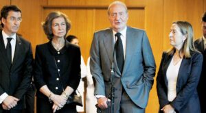 Los reyes viajan a Santiago de Compostela para mostrar su apoyo a las familias de las víctimas