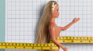 Las reacciones de los niños sobre Lammily, la Barbie con medidas reales