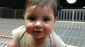 Shakira se lleva a su hijo Milan al estudio de grabación