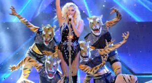 Kesha confiesa que nació con un pequeño ‘rabo’