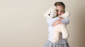 ¿Por qué tienen los niños amigos imaginarios? Consejos para padres