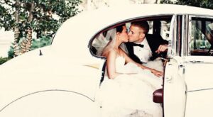 El coche de los novios