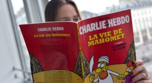 12 muertos en un tiroteo en el semanario satírico francés Charlie Hebdo, en París