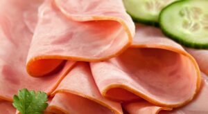 Nuevo año, nuevos retos virales: sorber una loncha de pavo