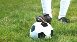 Consejos para tu colada: ¿cómo acabar con las manchas de hierba y barro?