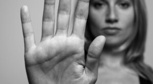 Aumenta la protección para las víctimas de violencia de género en la UE