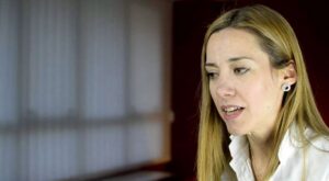 «Me niego a ser la agenda de mi hija», un post en Internet que causa sensación