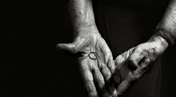 10 supervivientes de Auschwitz retratados 72 años después de su liberación