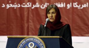 Rula Ganhi invita a las mujeres afganas exiliadas en EE.UU a volver a su país