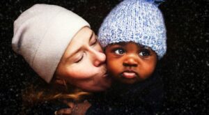 Una adopción en imágenes: el primer año de Sam junto a su nueva familia