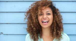 15 problemas que solo las chicas con pelo rizado entienden