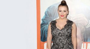 ¡Fuera complejos! El look curvy de Alyssa Milano