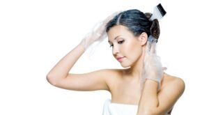 Cómo hacer una coloración en casa y no morir en el intento