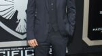 El sexy Charlie Hunnam da plantón a Christian Grey
