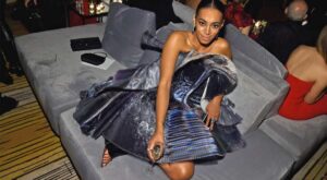 Solange Knowles se viste de ecografía, ¡el peor look de la semana!
