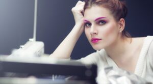 Tinte de cejas, la coloración que enmarca tu mirada