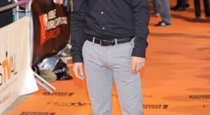 La alfombra naranja de Vitoria recibe a las estrellas de la televisión