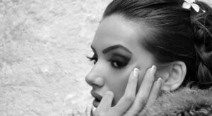 ¿Se te ha ido la mano con la pinza? Recupera la forma de tus cejas