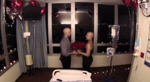 Propone matrimonio a su novia justo después de su última sesión de quimioterapia