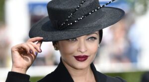 Una ex Miss Mundo gana el premio al peor look de la semana