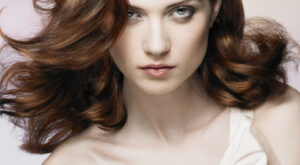 Pasión por lo oscuro: 150 peinados para cabellos castaños