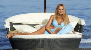 ¡El verano ya llegó!: Los mejores posados veraniegos de Ana Obregón