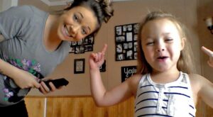 [Vídeo] El divertido baile de esta mamá embarazada y su hija está arrasando en las redes