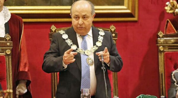 Alcalde de Granada: «Las mujeres, cuanto más desnudas, más elegantes»