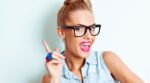 Trucos de maquillaje para chicas con gafas