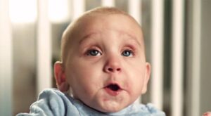 [Vídeo] Así son las caras que ponen los bebés cuando hacen caca