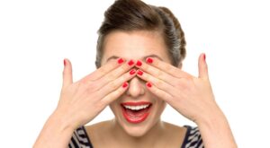 «Buscona», el esmalte de uñas que desata la polémica en internet