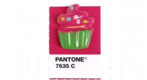 Tono sobre tono: muestras de Pantone iguales a pequeños objetos cotidianos