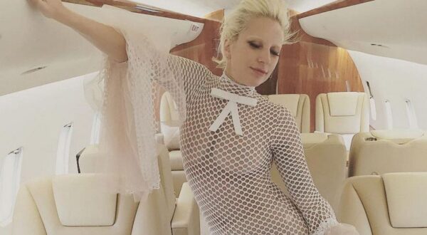 Lady Gaga y su mono de rejilla, el peor look de la semana
