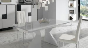 ¡Deja tu mente en blanco! Mesas y sillas para refrescar tu comedor