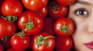 8 usos sorprendentes del tomate en belleza