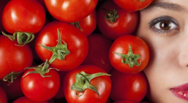 8 usos sorprendentes del tomate en belleza