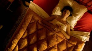 ¿Sabías que la postura en la que duermes dice mucho sobre ti?