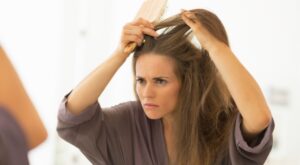 8 remedios naturales para acabar con la caspa