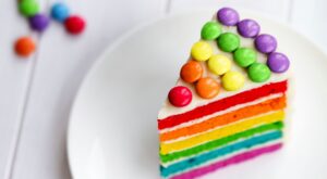 ¡Cocina con tus peques! Aprende a hacer un pastel multicolor
