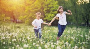 10 juegos al aire libre para que tus hijos se diviertan