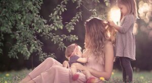 Las fotografías artísticas que reivindican la lactancia materna en público