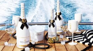 Una copa de champagne con hielo por favor​