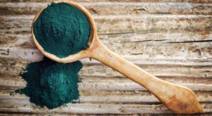 Beneficios de la espirulina: el alga que te promete perder peso