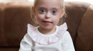 Connie-Rose, modelo con dos años y síndrome de down