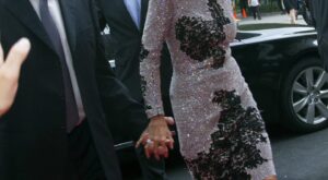 Isabel Preysler presenta a Mario Vargas Llosa en sociedad