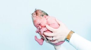 Así vive un bebé en el útero materno