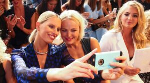 ¡Fiebre Instagram! Los famosos más adictos a la cámara