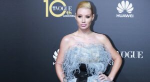 Iggy Azalea, la mujer avestruz, peor look de la semana