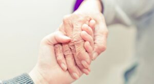 [Vídeo] Descubre la emocionante historia de esta anciana que vive sola