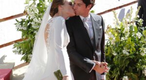 Diamantes y 12 botones: todos los detalles de la boda de Eva González y Cayetano Rivera